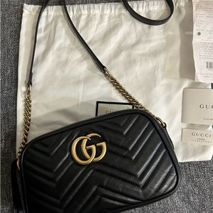 Gorgeous. Gucci - Authentic Pre Loved GG Marmont Leather Crossbody